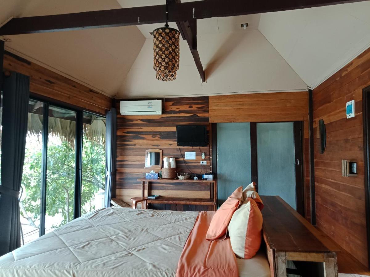 Wetlandcamp บ้านชายเล Phatthalung Buitenkant foto