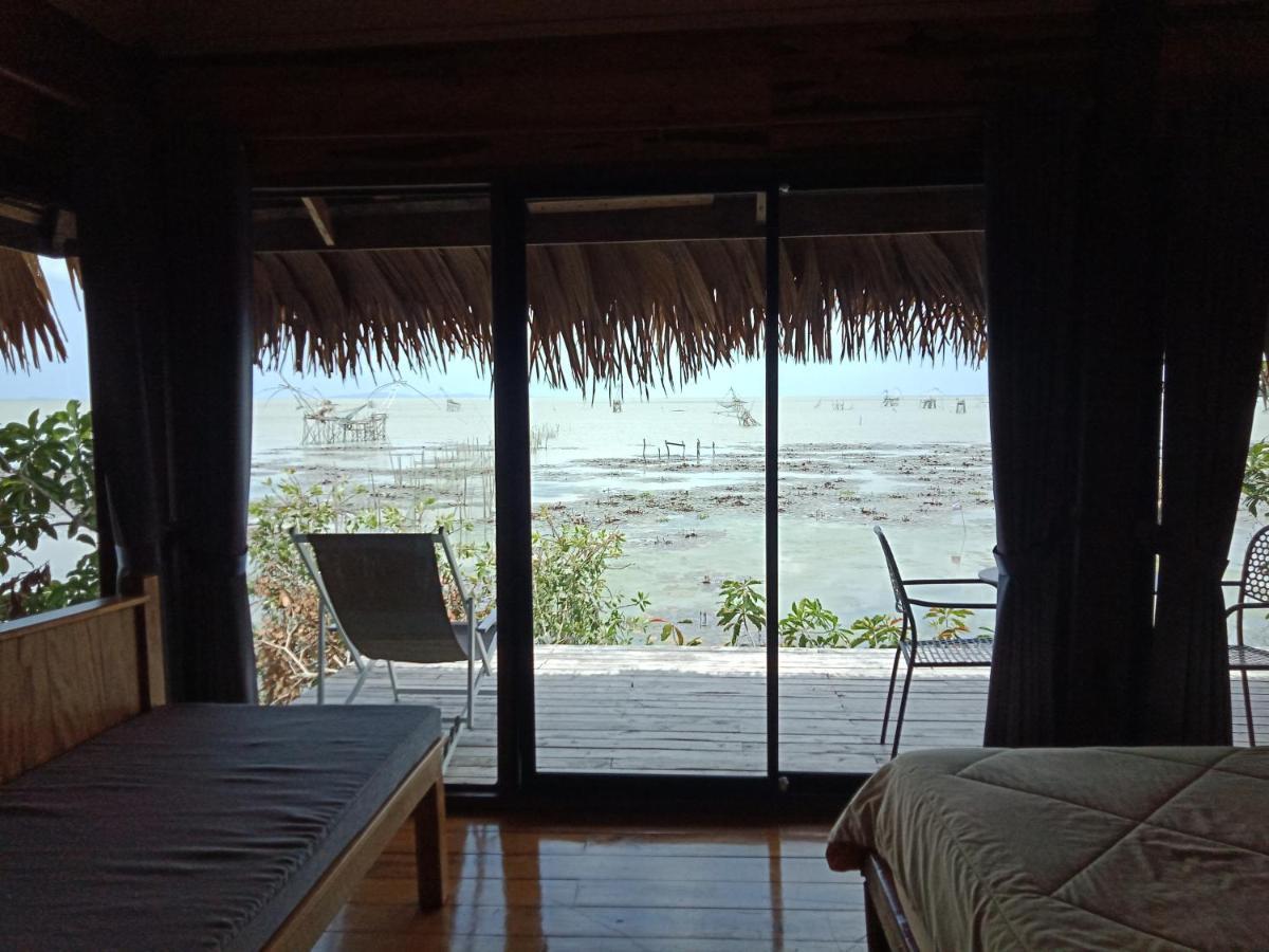 Wetlandcamp บ้านชายเล Phatthalung Buitenkant foto