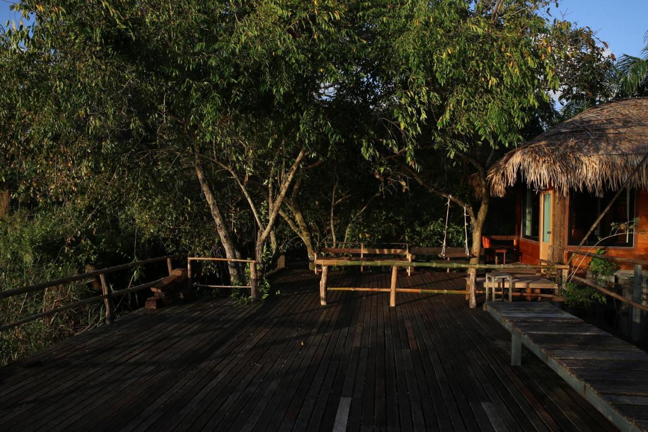 Wetlandcamp บ้านชายเล Phatthalung Buitenkant foto
