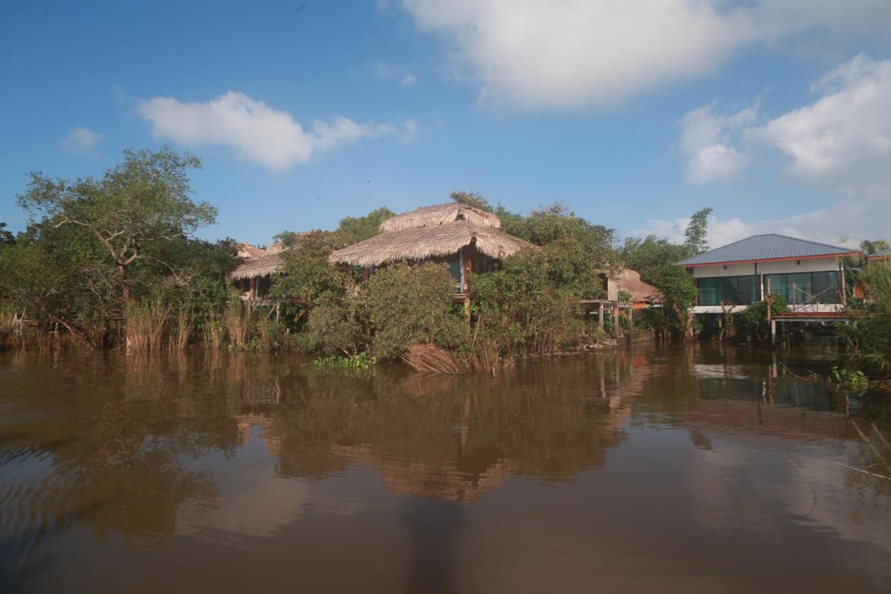 Wetlandcamp บ้านชายเล Phatthalung Buitenkant foto