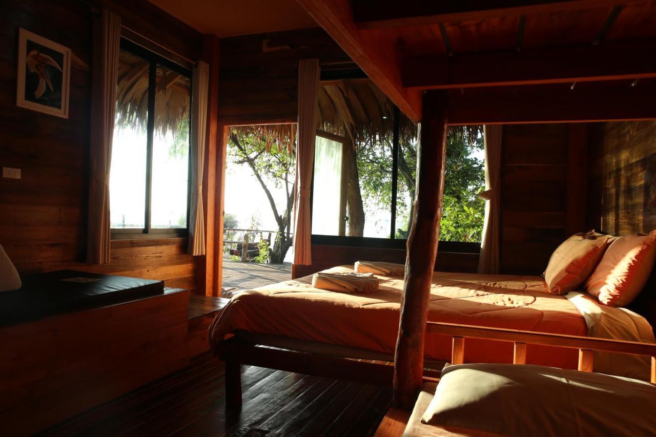 Wetlandcamp บ้านชายเล Phatthalung Buitenkant foto